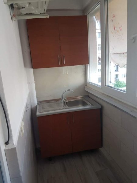 Tirane, jepet me qera apartament 1+1+BLK Kati 5, 60 m² 350 Euro (Pallati Almak)