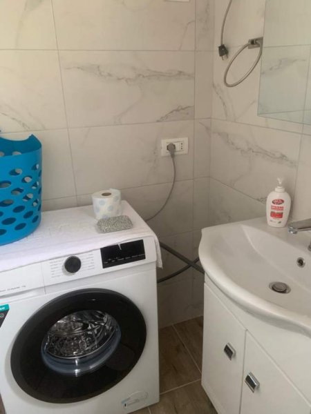 Tirane, jepet me qera apartament 1+1+BLK Kati 1, 50 m² 300 Euro (Perballe Delijorgjit)