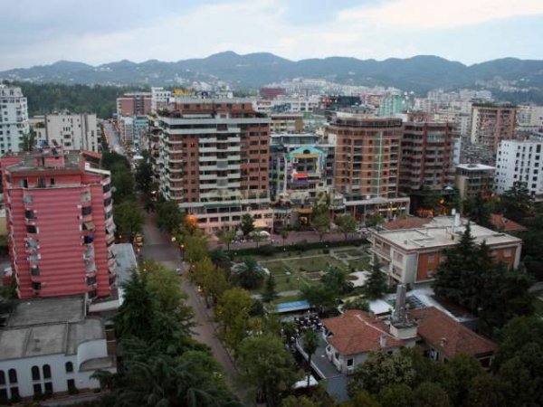 Tirane, jepet me qera apartament 3+1+BLK Kati 6, 200 m² 1.700 Euro (Ish blloku)