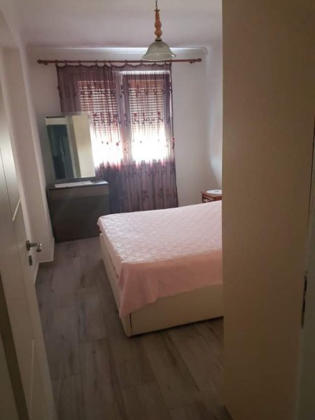 Tirane, jepet me qera apartament 1+1+BLK Kati 5, 60 m² 350 Euro (Pallati Almak)