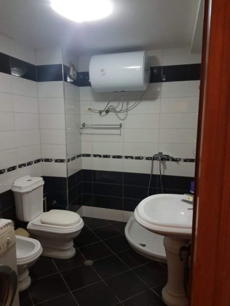 Tirane, jepet me qera apartament 1+1+BLK Kati 5, 60 m² 350 Euro (Pallati Almak)