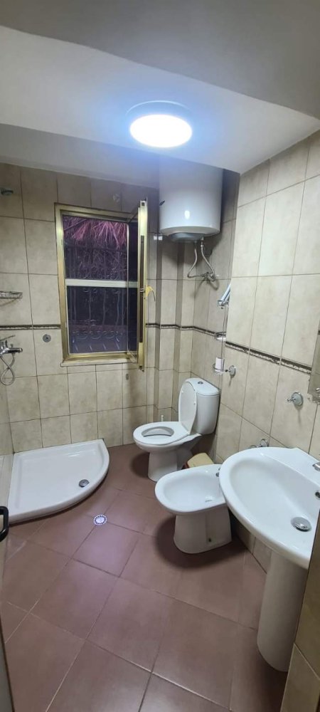 Tirane, jepet me qera apartament 1+1 Kati 1, 35 m² 380 Euro (Myslym Shyri)