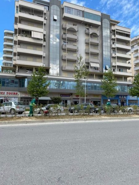 Vlore, jap me qera zyre/ambjent biznesi Kati 1, 840 m² - 2500 Euro (Transballkanike)