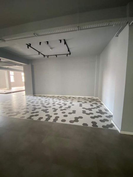 Vlore, jap me qera zyre/ambjent biznesi Kati 1, 840 m² - 2500 Euro (Transballkanike)