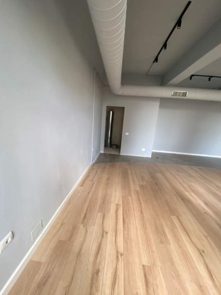 Vlore, jap me qera zyre/ambjent biznesi Kati 1, 840 m² - 2500 Euro (Transballkanike)