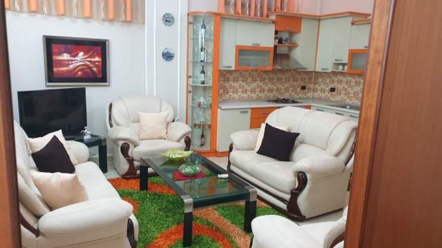 Tirane, jepet me qera apartament 2+1+BLK Kati 1, 90 m² 500 Euro (Ministria e Arsimit)