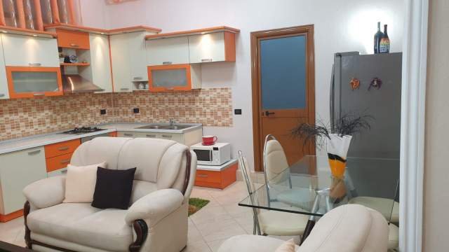 Tirane, jepet me qera apartament 2+1+BLK Kati 1, 90 m² 500 Euro (Ministria e Arsimit)