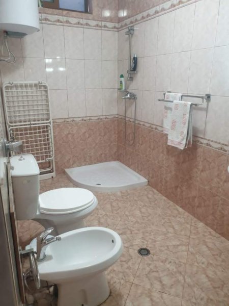 Tirane, jepet me qera apartament 2+1+BLK Kati 1, 90 m² 500 Euro (Ministria e Arsimit)