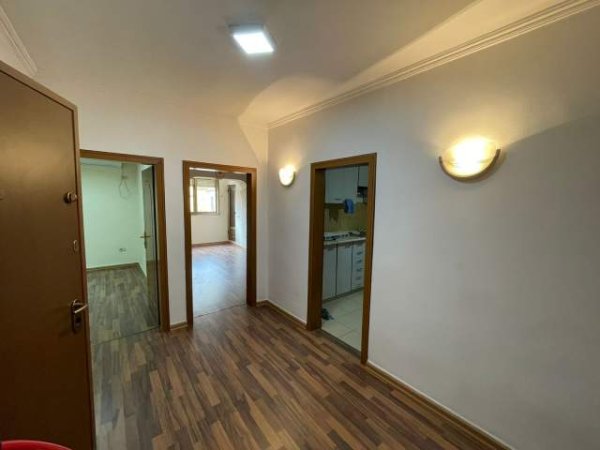 Tirane, jepet me qera zyre Kati 1, 100 m² 580 Euro (rruga e durresit)