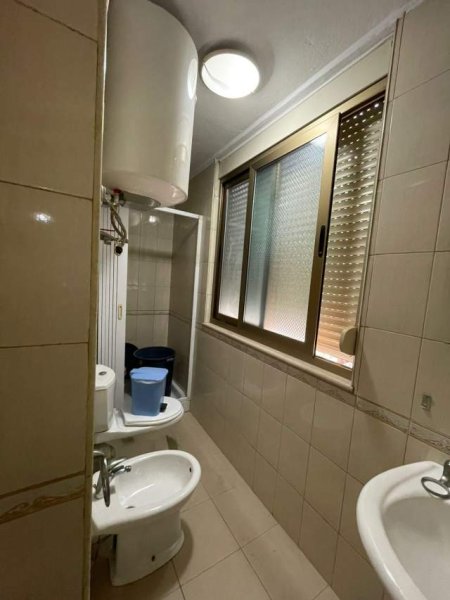 Tirane, jepet me qera zyre Kati 1, 100 m² 580 Euro (rruga e durresit)