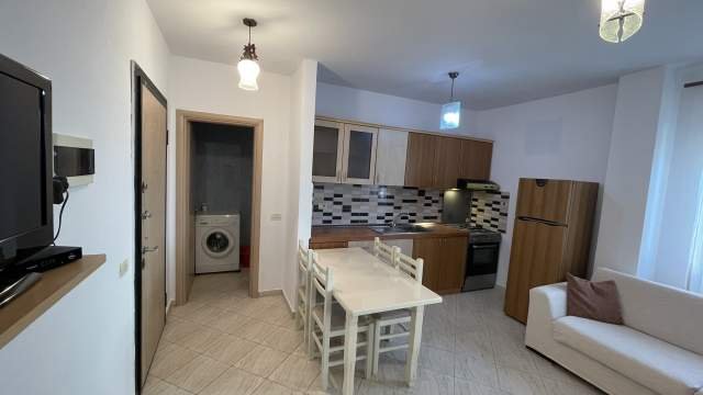 Tirane, jepet me qera apartament 1+1 Kati 5, 50 m² 30.000  (Rruga "Idriz Dollaku")