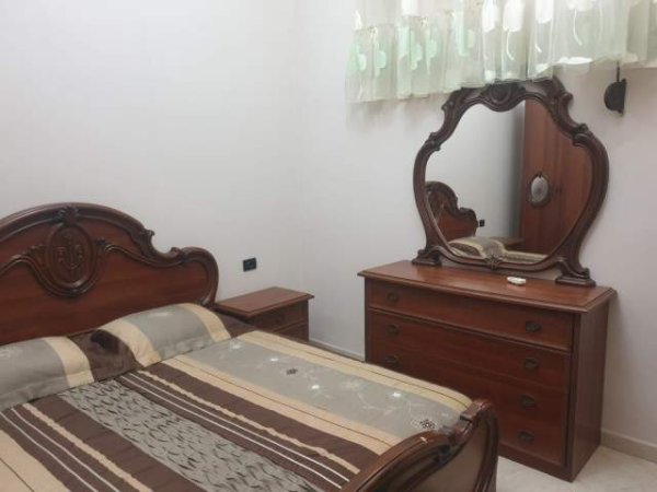 Tirane, jap me qera shtepi 2+1 Kati 1, 90 m² 500 Euro (pran Ministrise se Arsimit)