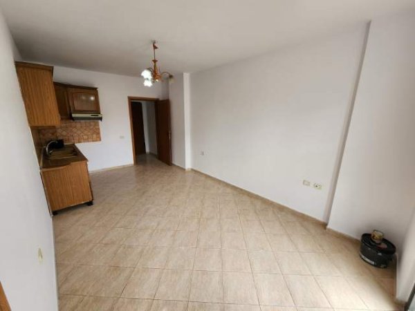 Tirane, jepet me qera apartament 2+1+BLK Kati 3, 75 m² 320 Euro (prane Concordit)
