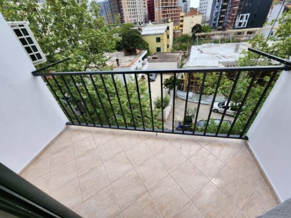 Tirane, jepet me qera apartament 2+1+BLK Kati 3, 75 m² 320 Euro (prane Concordit)