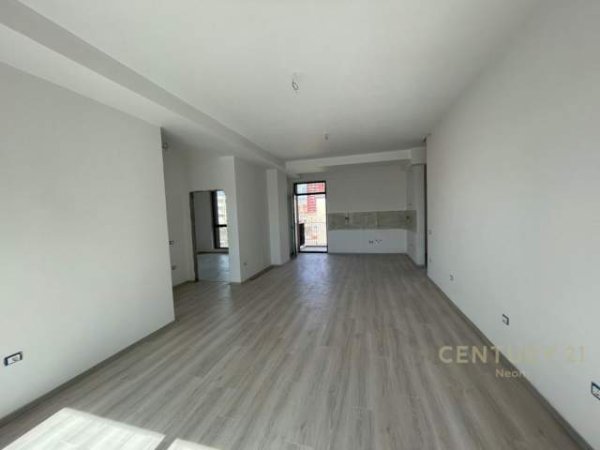 Tirane, jepet me qera ambjent biznesi Kati 4, 127 m² 1.200 Euro (Myslym Shyri)