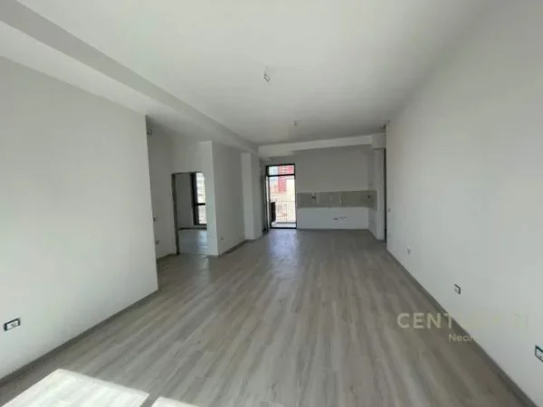 Tirane, jepet me qera ambjent biznesi Kati 4, 127 m² 1.200 Euro (Myslym Shyri)