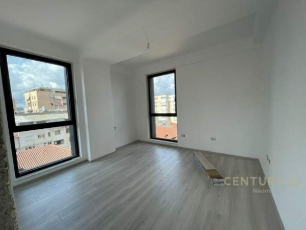 Tirane, jepet me qera zyre Kati 4, 127 m² 1.200 Euro (Myslym Shyri)