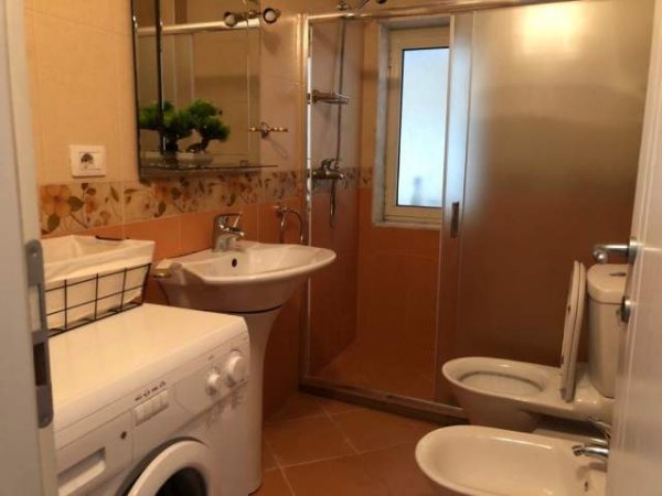Tirane, jepet me qera apartament 2+1+BLK Kati 3, 90 m² 700 Euro (rruga  Gjike Kuqali.)