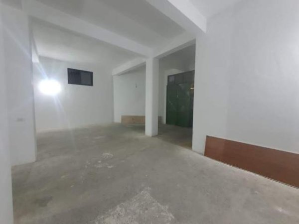 Durres, jepet me qera magazine Kati 0, 150 m² 300 Euro