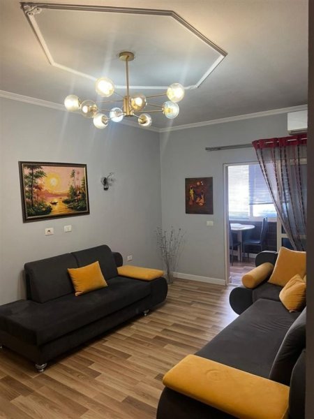 Tirane, jepet me qera apartament 2+1 Kati 3, 90 m² 500 € (Mbikalimi Kristal Center, Market Xhangolli)