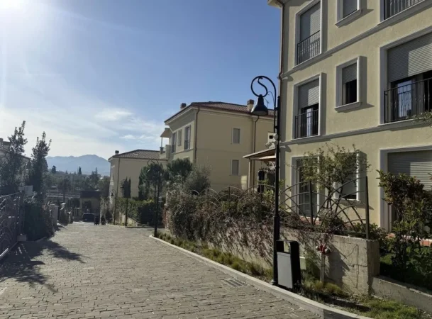 Tirane, shitet apartament , 130 m² 460.000 € 