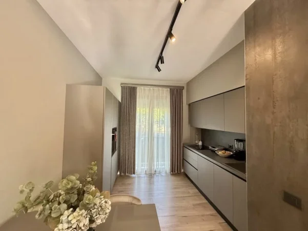 Tirane, shitet apartament , 130 m² 460.000 € 