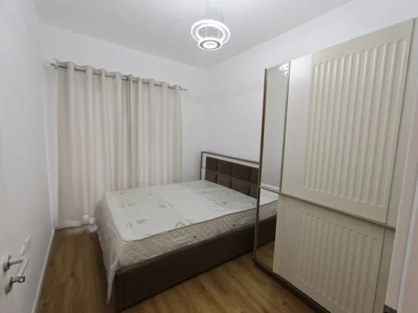 Tirane, jepet me qera apartament 1+1 Kati 2, 56 m² 450 € (Rezidenca oxa)