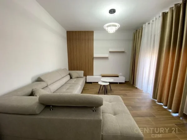 Tirane, jepet me qera apartament 2+1+Aneks+Ballkon Kati 7, 124 m² 750 € (Ish Profarma)
