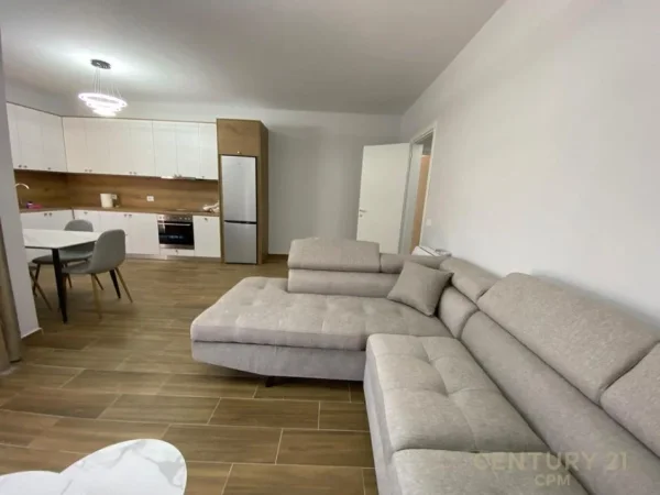 Tirane, jepet me qera apartament 2+1+Aneks+Ballkon Kati 7, 124 m² 750 € (Ish Profarma)