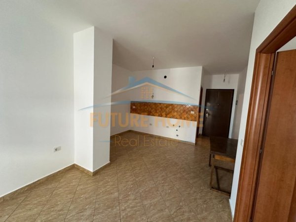 0683487469 Tirane, jepet me qera apartament 1+1 Kati 3, 57 m² 420 € (Rruga e Elbasanit)