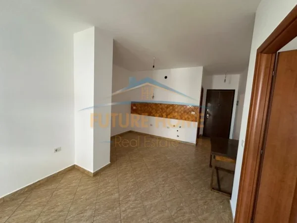 0683487469 Tirane, jepet me qera apartament 1+1 Kati 3, 57 m² 420 € (Rruga e Elbasanit)