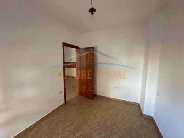 0683487469 Tirane, jepet me qera apartament 1+1 Kati 3, 57 m² 420 € (Rruga e Elbasanit)