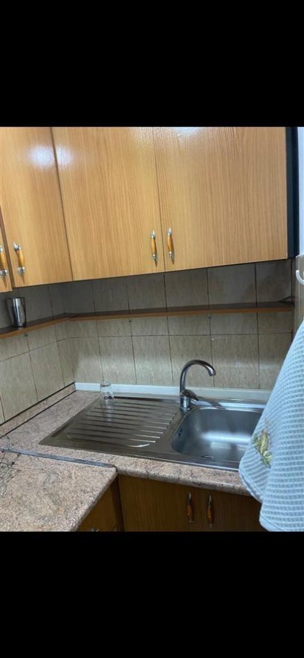 Tirane, jepet me qera garsonier Kati 5, 45 m² 350 € (Bar Oslo Brryli)