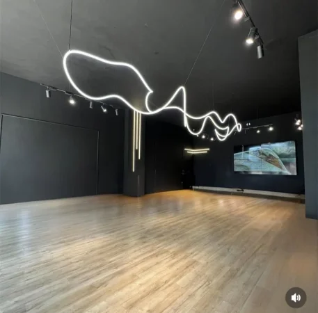 Tirane, jepet me qera ambjent biznesi Kati 0, 128 m² 3.000 € (XHAMLLIKU)