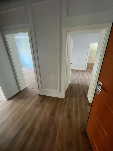 Tirane, jepet me qera zyre Kati 3, 91 m² 1.000 € (Rruga Nikolla Lena Myslym Shyri)