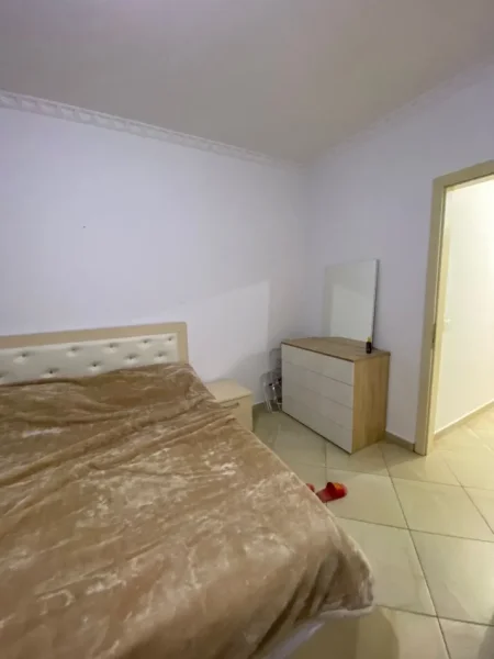 Tirane, jepet me qera apartament 2+1+Ballkon Kati 2, 95 m² 450 € (Astir I mobiluar Prane Bohemit)
