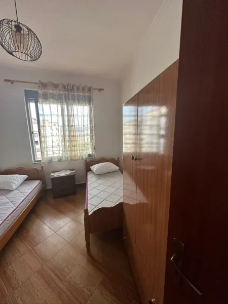 Tirane, jepet me qera apartament 2+1+Ballkon Kati 5, 102 m² 500 € (Selman Riza)