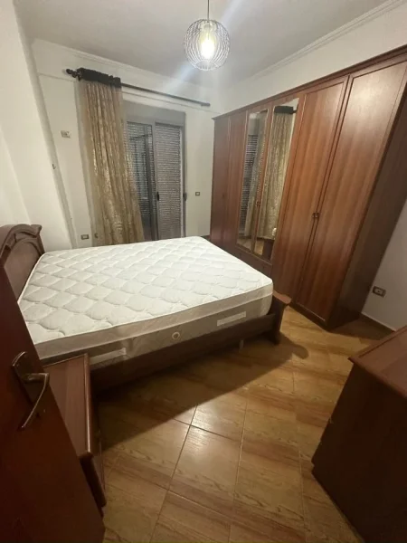 Tirane, jepet me qera apartament 2+1+Ballkon Kati 5, 102 m² 500 € (Selman Riza)