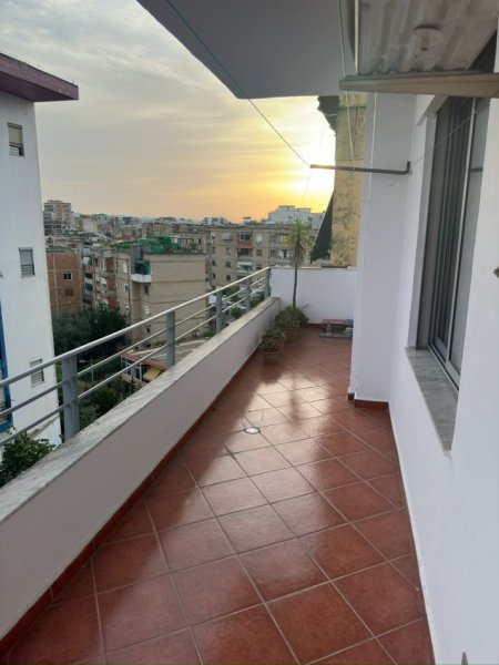 Tirane, jepet me qera apartament 2+1+Ballkon Kati 5, 102 m² 500 € (Selman Riza)