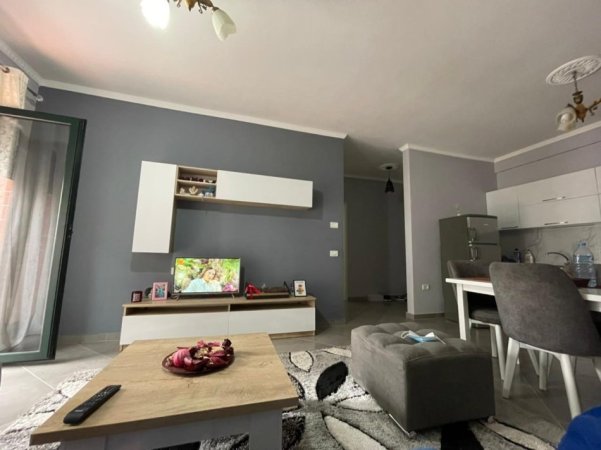 Tirane, jap me qera apartament 1+1+Ballkon Kati 3, 75 m² 550 € (Unaza e Re ,Green City)