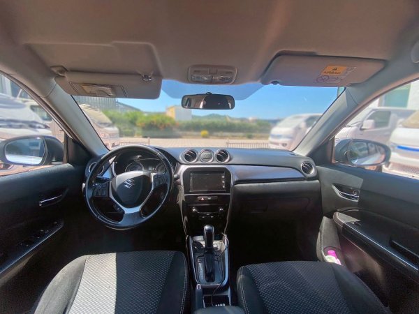 Tirane, shes SUV | Xhip SUZUKI Benzin, e bardhë automatik Klima 111.200 km 10.900 €