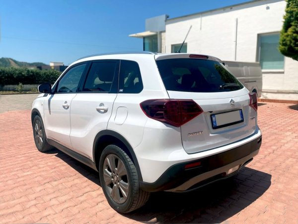 Tirane, shes SUV | Xhip SUZUKI Benzin, e bardhë automatik Klima 111.200 km 10.900 €