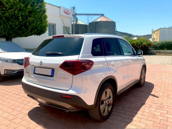 Tirane, shes SUV | Xhip SUZUKI Benzin, e bardhë automatik Klima 111.200 km 10.900 €