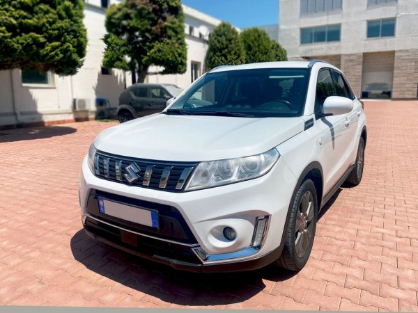 Tirane, shes SUV | Xhip SUZUKI Benzin, e bardhë automatik Klima 111.200 km 10.900 €