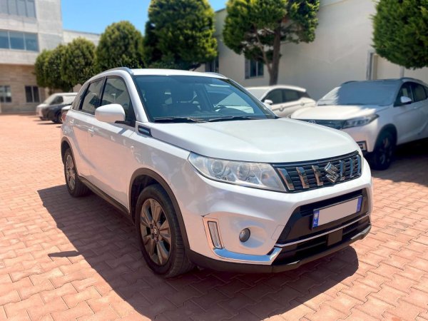 Tirane, shes SUV | Xhip SUZUKI Benzin, e bardhë automatik Klima 111.200 km 10.900 €