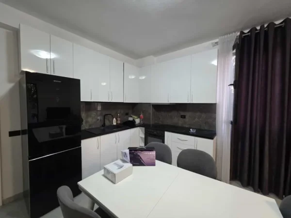 Tirane, shes apartament 2+1 Kati 2, 115 m² 169.000 € (shkoze)