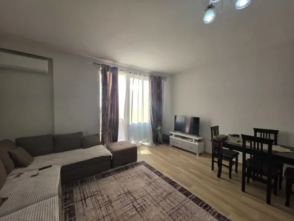 Tirane, shes apartament 1+1+Ballkon Kati 4, 76 m² 104.000 € (shkoze)