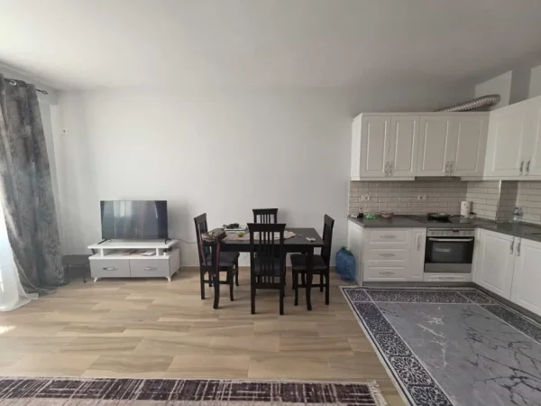 Tirane, shes apartament 1+1+Ballkon Kati 4, 76 m² 104.000 € (shkoze)
