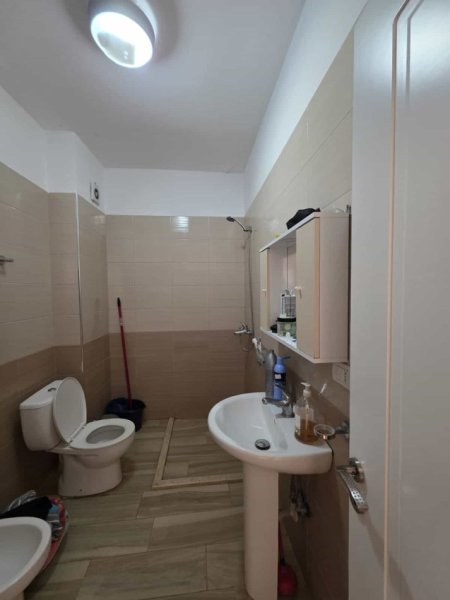 Tirane, shes apartament 1+1+Ballkon Kati 4, 76 m² 104.000 € (shkoze)