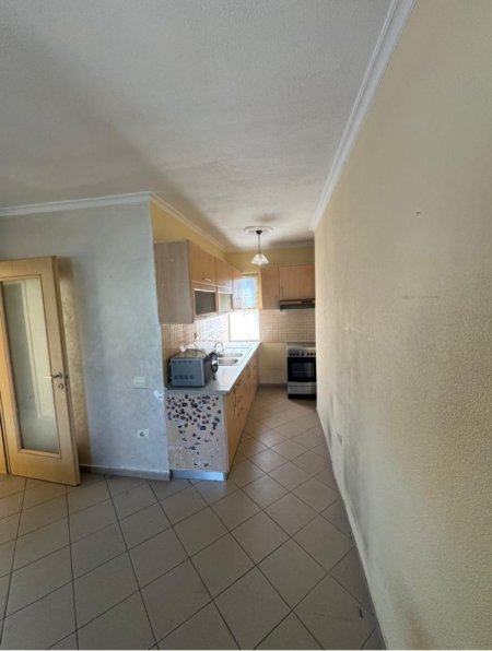 Tirane, shes apartament 1+1+Ballkon Kati 4, 53 m² 105.000 € (Pas Bar Votra te Brryli)